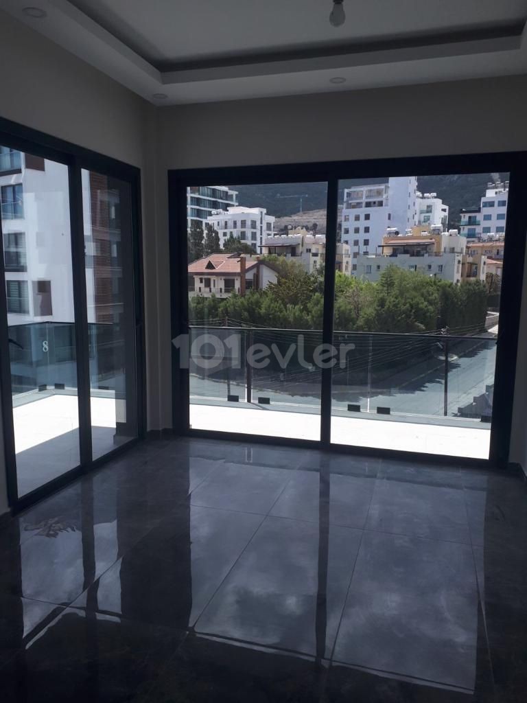 GİRNE MERKEZ DE 2+1 SATILIK DAİRE