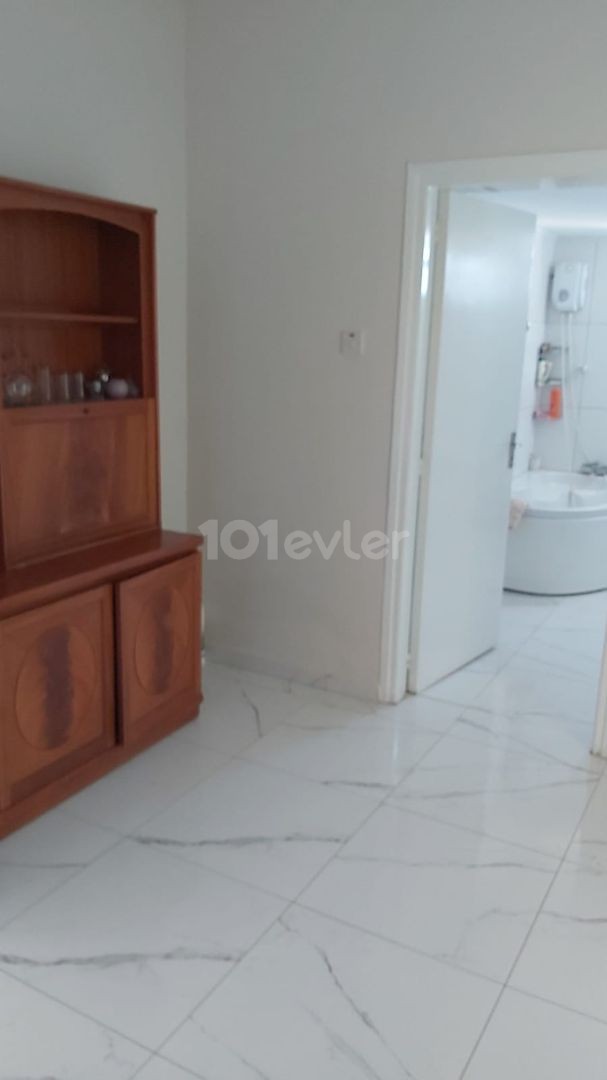 Girne Lapta'da 2+1 ve 1+1 Güzel Bahçeli Kiralık müstakil ev 