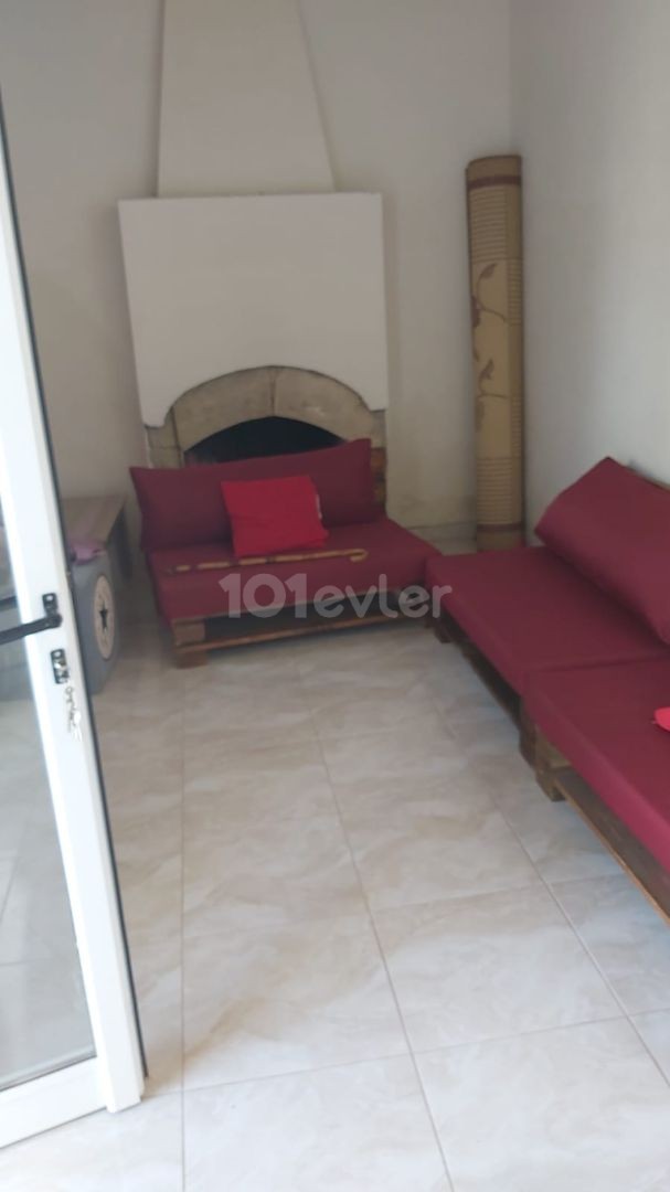 Girne Lapta'da 2+1 ve 1+1 Güzel Bahçeli Kiralık müstakil ev 