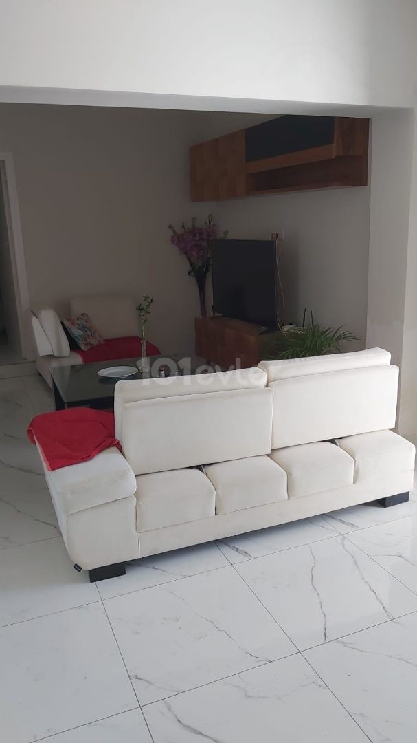 Girne Lapta'da 2+1 ve 1+1 Güzel Bahçeli Kiralık müstakil ev 