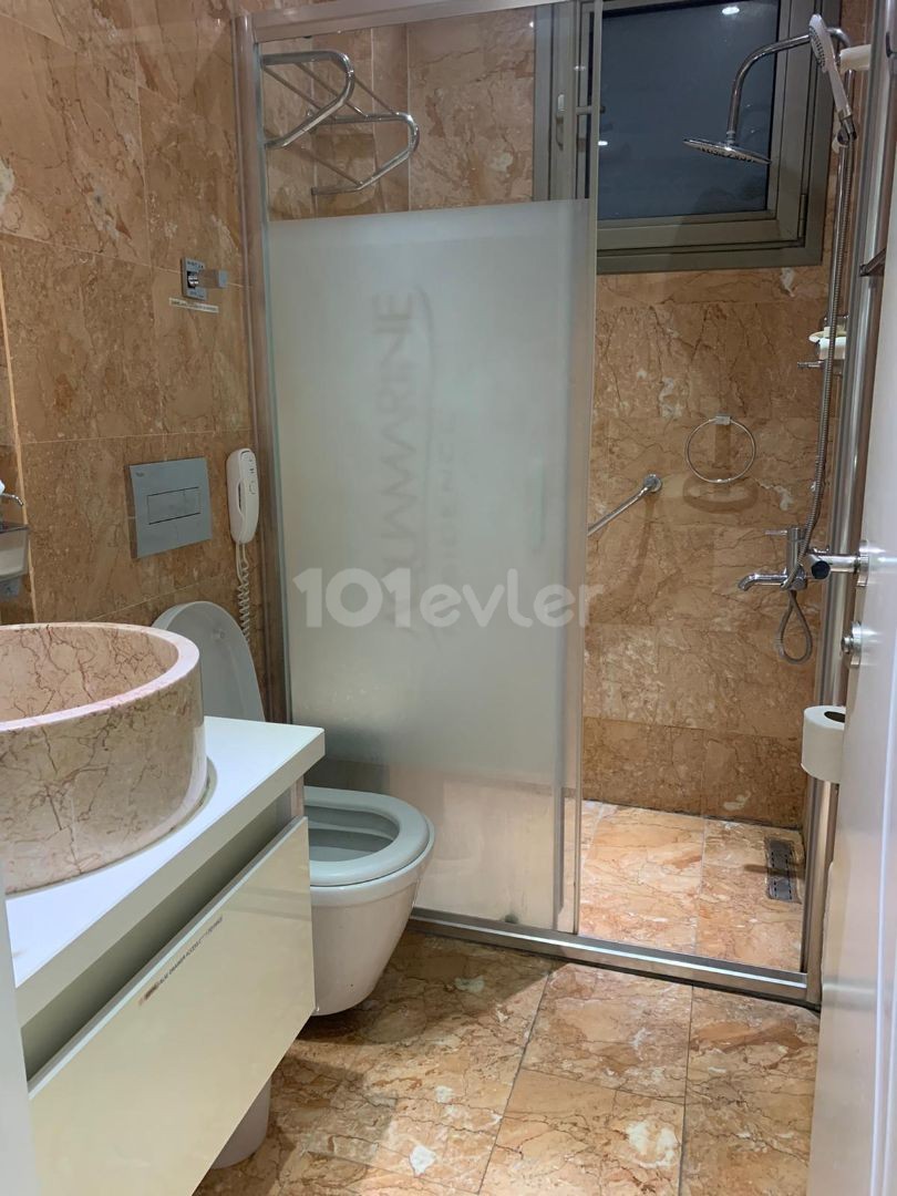 2+1 WOHNUNG ZUR TÄGLICHEN MIETE MIT POOL IN KYRENIA ZENTRUM ** 