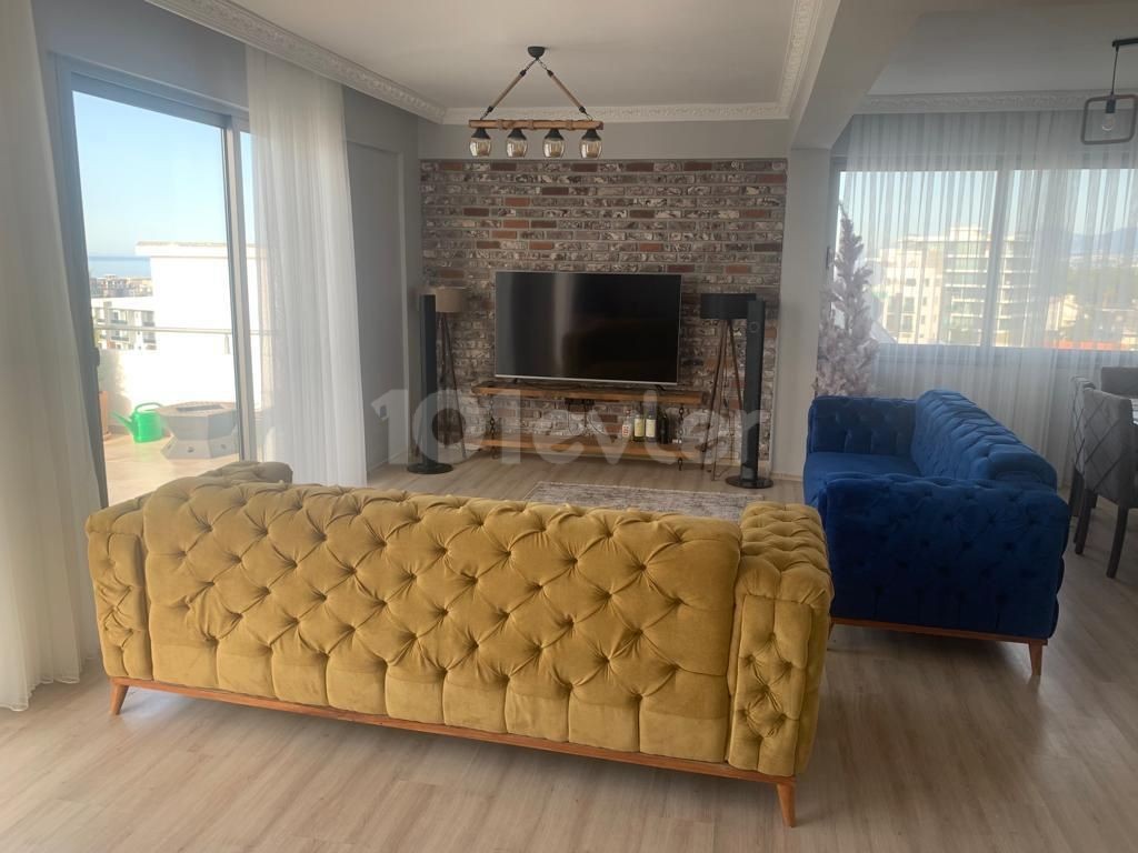 GİRNE MERKEZDE ASLANLI VİLLA CİVARINDA EŞYALI  3+1 KİRALIK PENTHOUSE