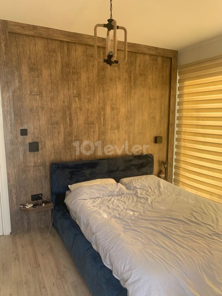 GİRNE MERKEZDE ASLANLI VİLLA CİVARINDA EŞYALI  3+1 KİRALIK PENTHOUSE