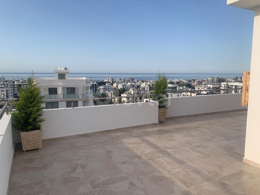 GİRNE MERKEZDE ASLANLI VİLLA CİVARINDA EŞYALI  3+1 KİRALIK PENTHOUSE