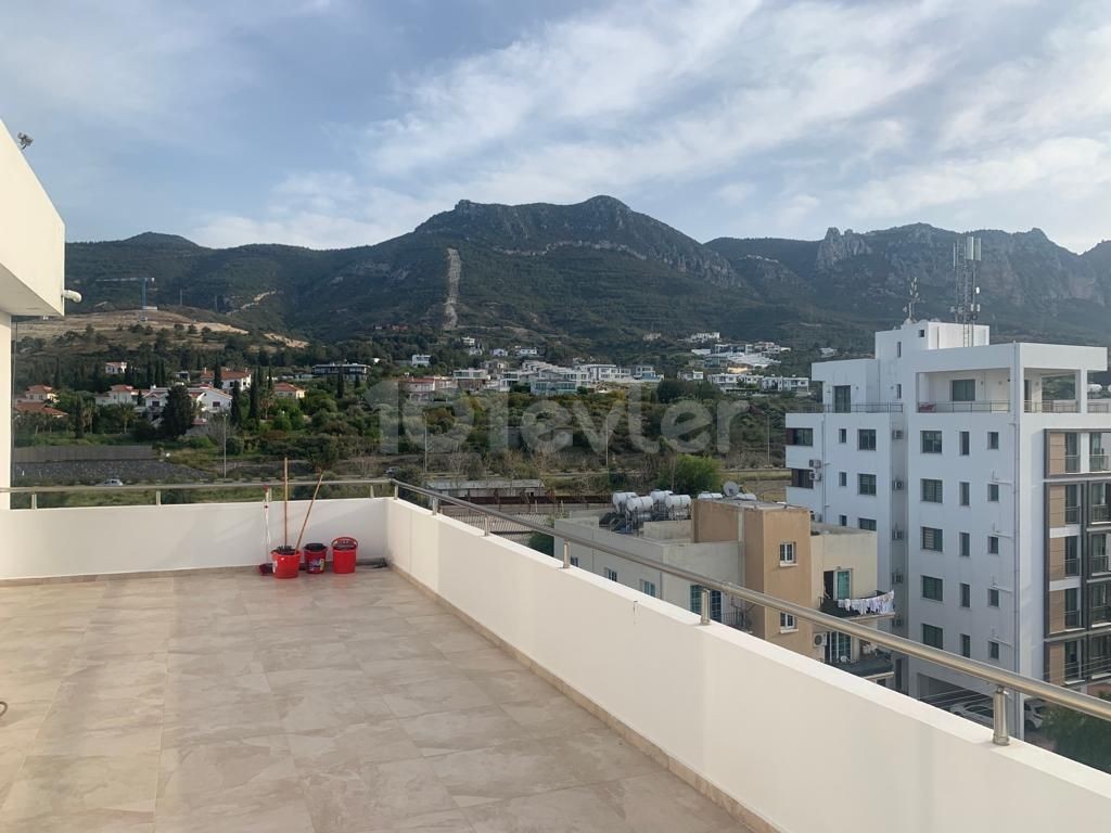 MÖBLIERTES 3+1 PENTHOUSE ZUR MIETE IN DER NÄHE VON ASLANLI VILLA IM ZENTRUM VON KYRENIA ** 