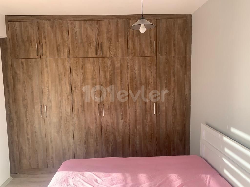 GİRNE MERKEZDE ASLANLI VİLLA CİVARINDA EŞYALI  3+1 KİRALIK PENTHOUSE