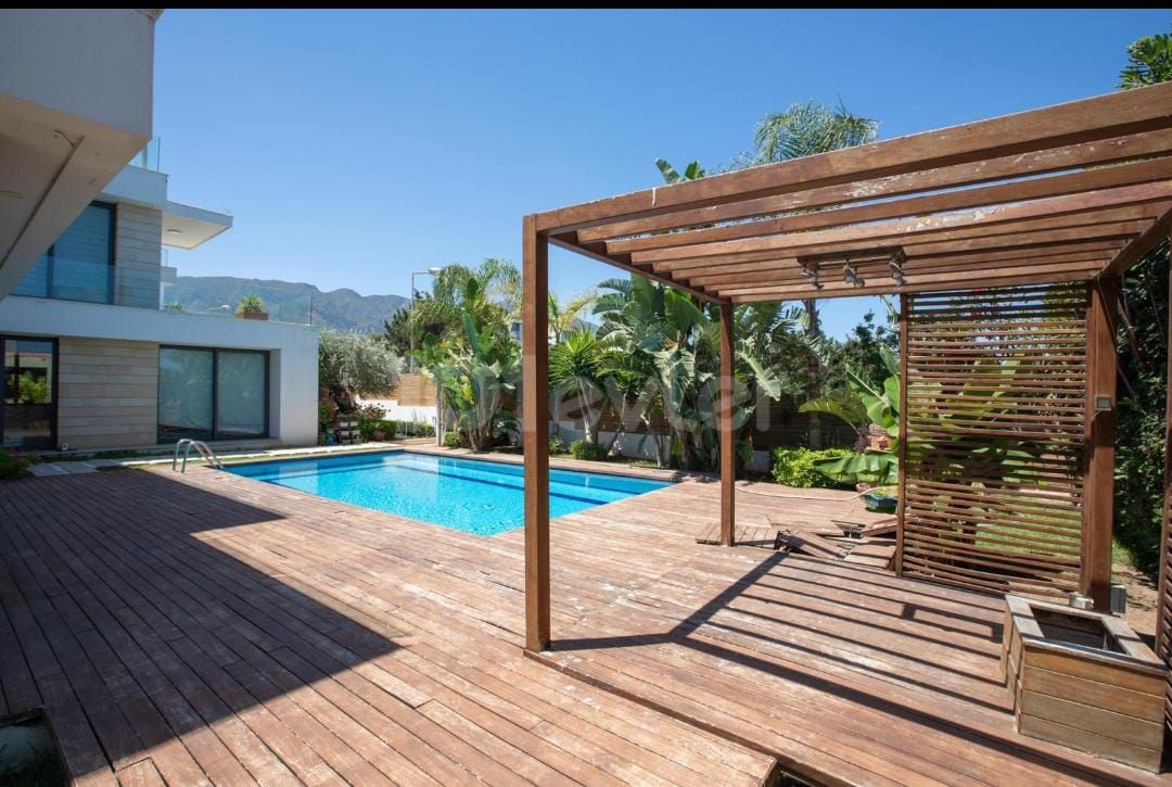 ZYPERN KYRENIA 4 + 1 VILLA MIT PRIVATEM POOL ** 