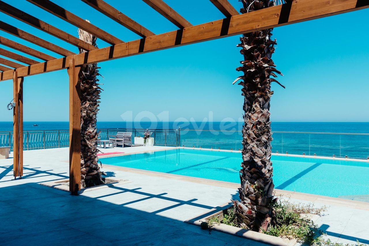 3+2 VILLA MIT PRIVATEM POOL AM MEER IN KYRENIA ESNTEPETE ** 