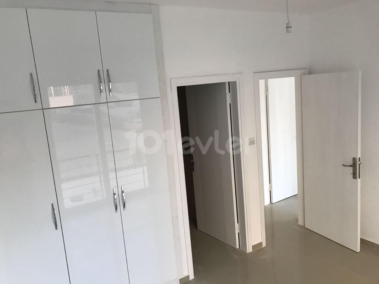 KIBRIS GİRNE'DE  KOMPLE KİRALIK APARTMAN