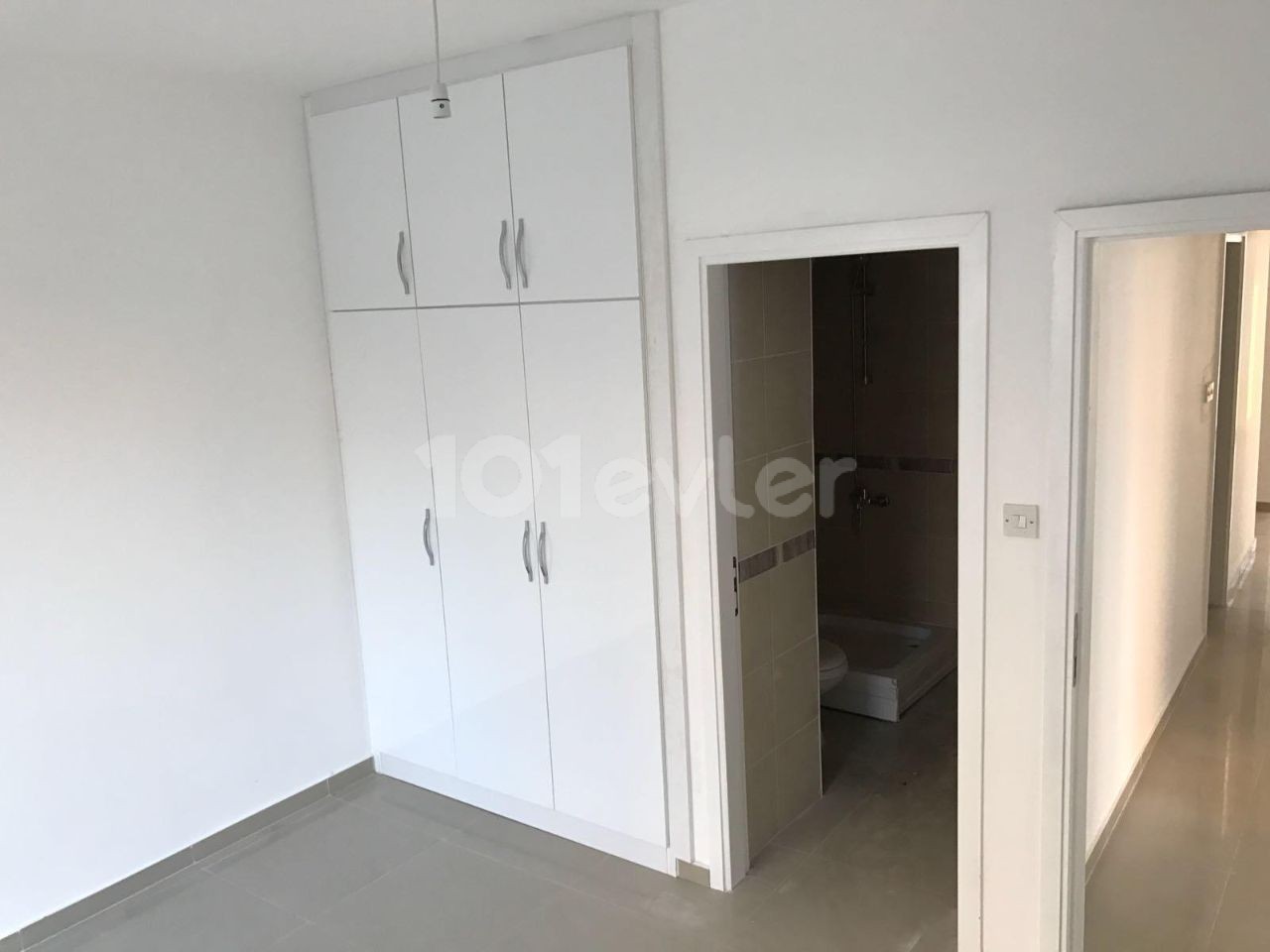 KIBRIS GİRNE'DE  KOMPLE KİRALIK APARTMAN