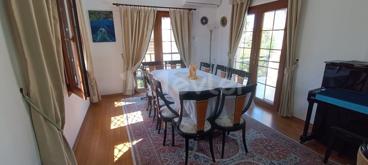 Kıbrıs Girne Bellapais 'Da 4+1 Özel Havuzlu Kapalı Garajlı Kiralık Köşk