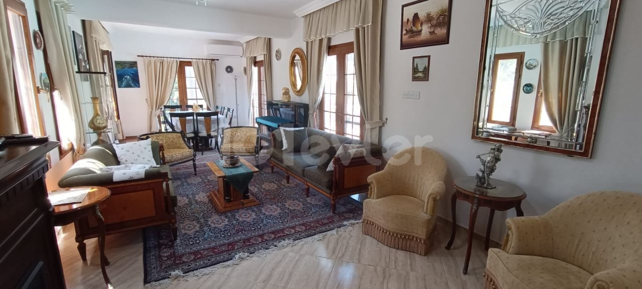 Kıbrıs Girne Bellapais 'Da 4+1 Özel Havuzlu Kapalı Garajlı Kiralık Köşk