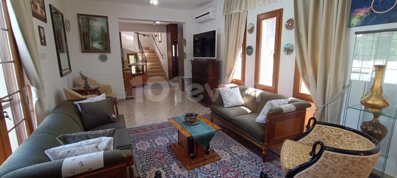 Kıbrıs Girne Bellapais 'Da 4+1 Özel Havuzlu Kapalı Garajlı Kiralık Köşk