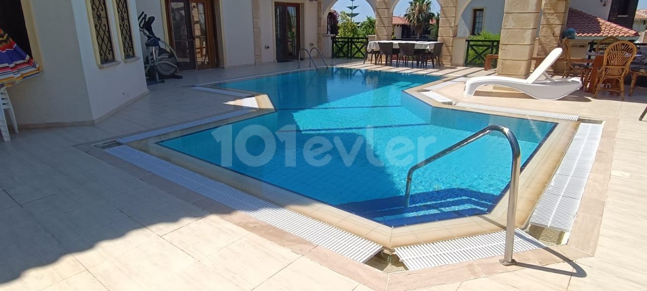 Kıbrıs Girne Bellapais 'Da 4+1 Özel Havuzlu Kapalı Garajlı Kiralık Köşk