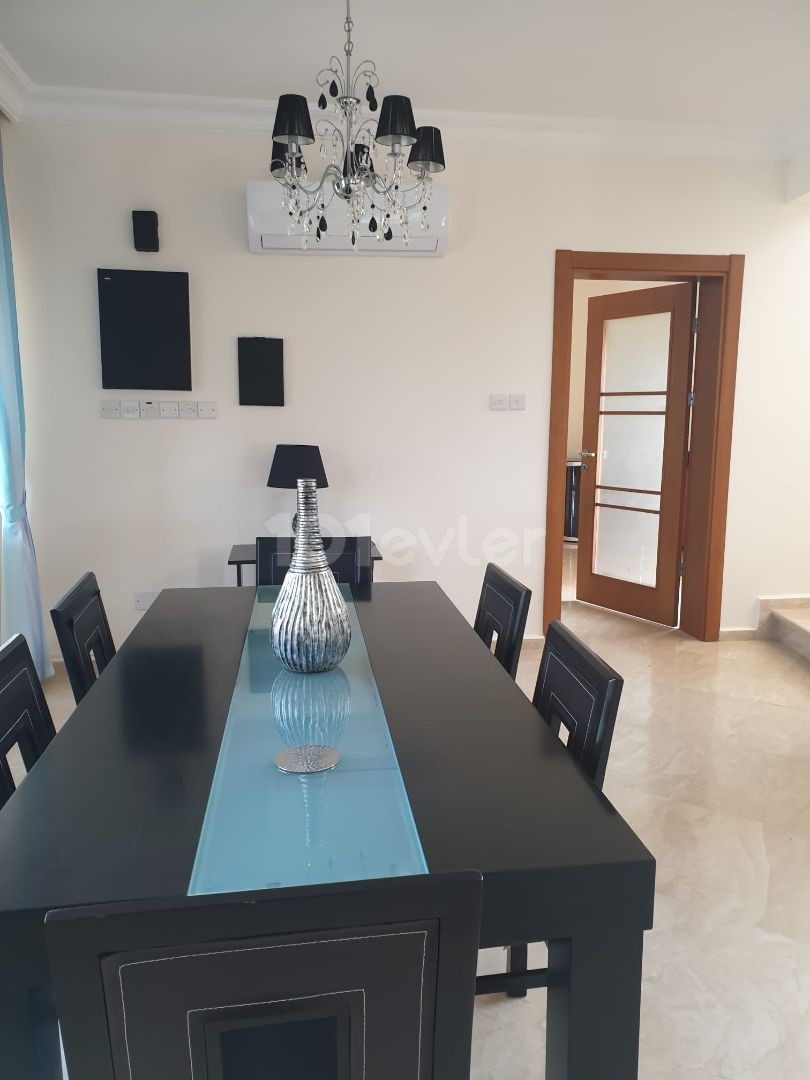 KYRENIA LAPTA IS ALSO CLOSE TO THE SEA LUX 4. ONE BEDROOM AND 5.THE BATHROOM IS RENTED DAILY IN VILA ** 