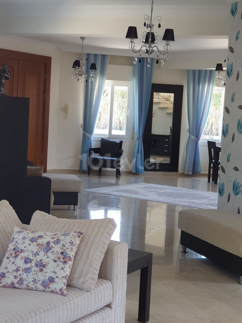 KYRENIA LAPTA IS ALSO CLOSE TO THE SEA LUX 4. ONE BEDROOM AND 5.THE BATHROOM IS RENTED DAILY IN VILA ** 
