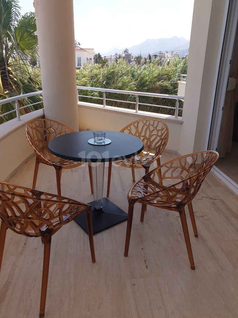 KYRENIA LAPTA IS ALSO CLOSE TO THE SEA LUX 4. ONE BEDROOM AND 5.THE BATHROOM IS RENTED DAILY IN VILA ** 