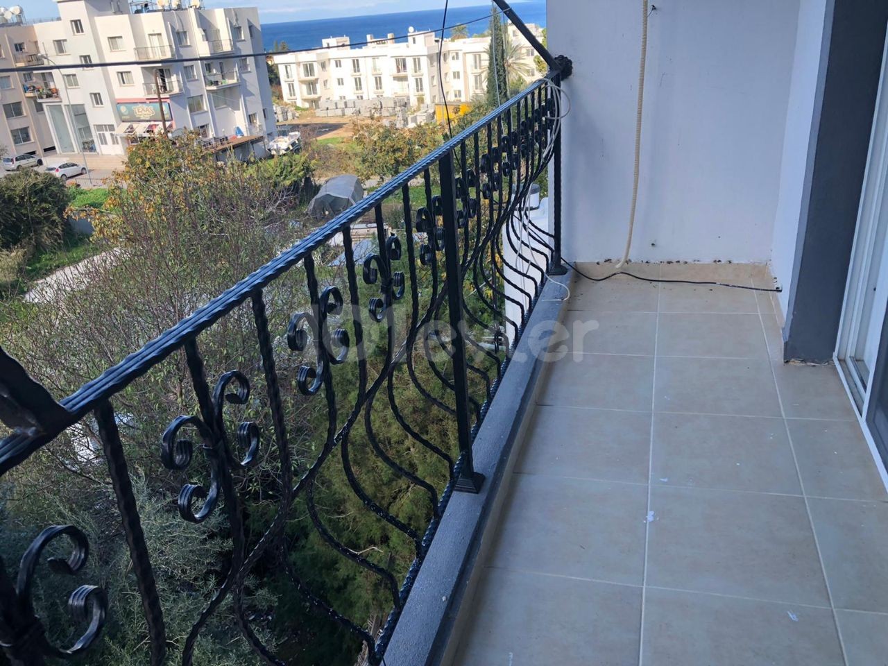 WOHNUNG ZUM VERKAUF IN KYRENIA ALSANCAK 2+1 PRIVATE TERRASSE MIT POOL ** 