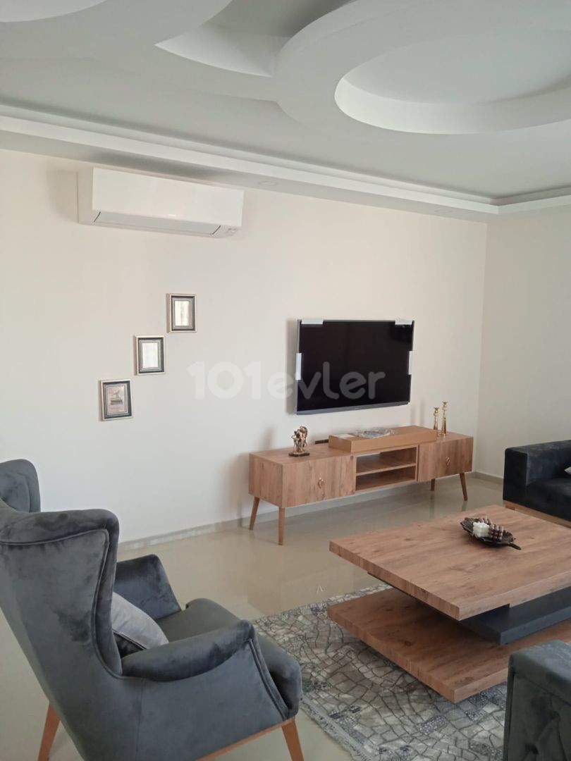 GİRNE MERKEZ YENİ PENTHOUSE LÜX 2+1 ÖZEL HAVUZ GÜNLÜK KİRALIK DAİRE