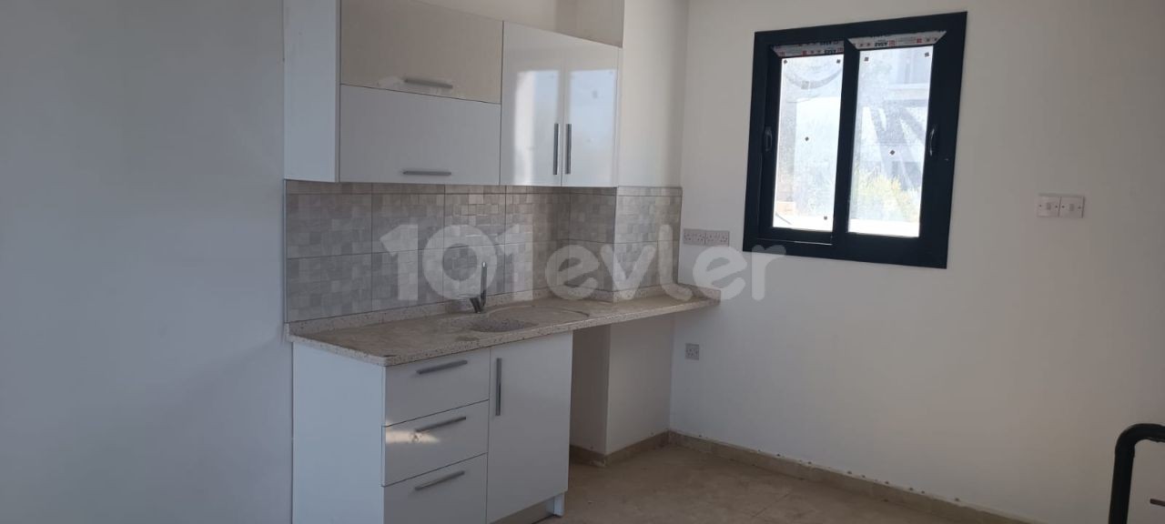 Zypern Kyrenia KARAOGLANOGLUNDA (160 M2 sene )Etage Keller zu vermieten Geschäft ** 