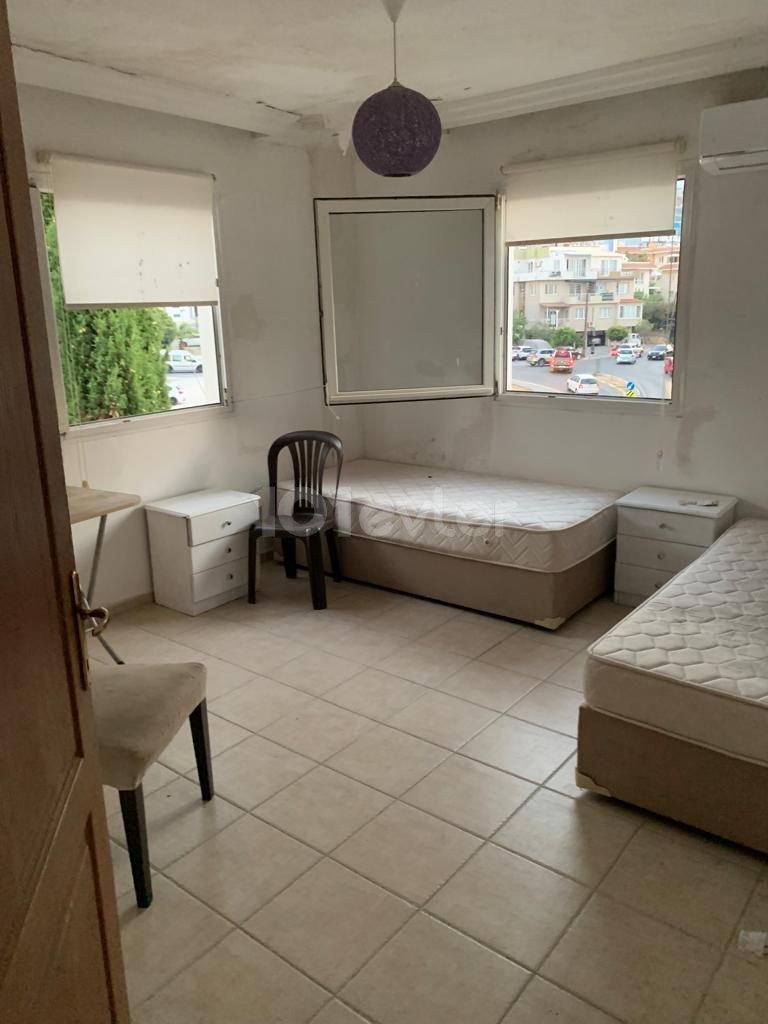 KYRENIA ZENTRUM PATARA WEBSITE 3 + 1 WOHNUNG ZU VERMIETEN ** 