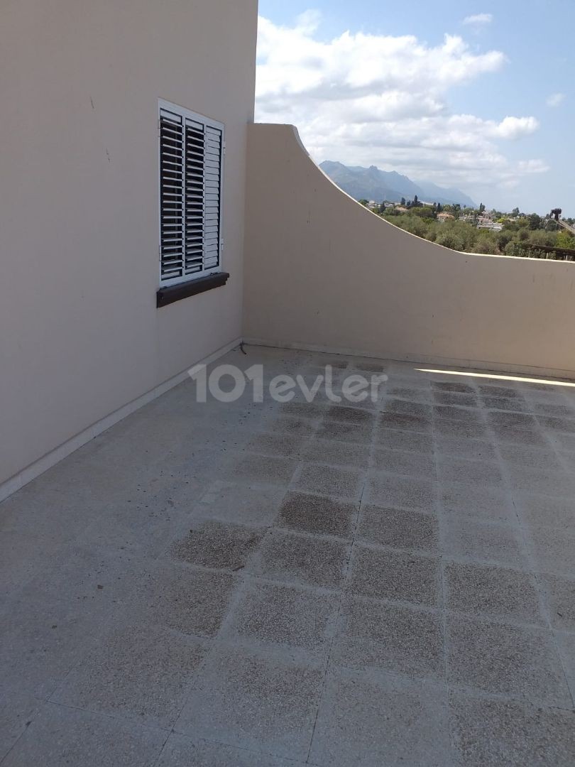 3 + 1 VILLA FOR SALE IN KYRENIA CATALKOY (670 M2) LAND ** 