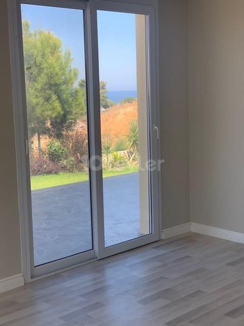 4+1 VILLA MIT BERG-UND MEERBLICK IN KYRENIA CHATALKÖY ** 