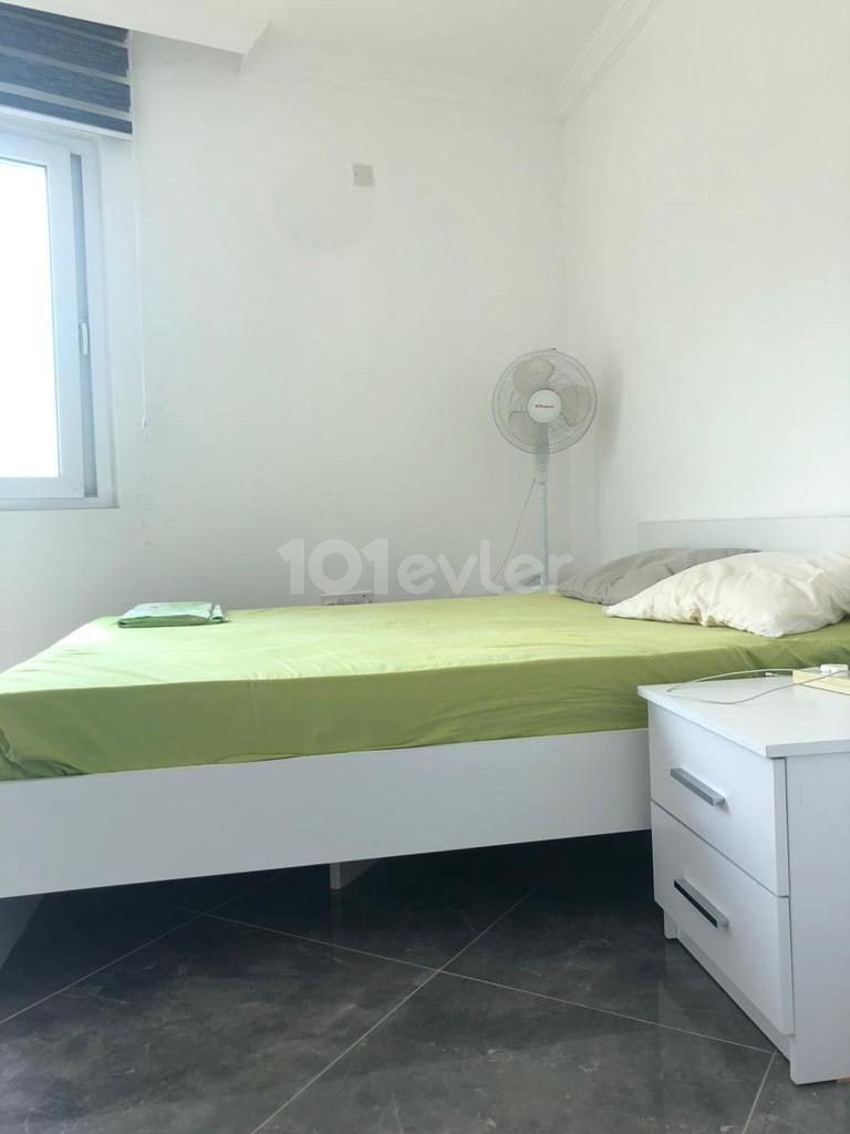 IN KYRENIA KARAOGLANOGLU N DA LU LLOGARA PENTHOUSE 1 + 1 WOHNUNG ZU VERKAUFEN ** 