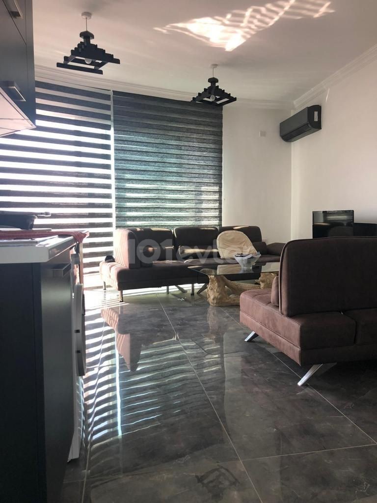 IN KYRENIA KARAOGLANOGLU N DA LU LLOGARA PENTHOUSE 1 + 1 WOHNUNG ZU VERKAUFEN ** 