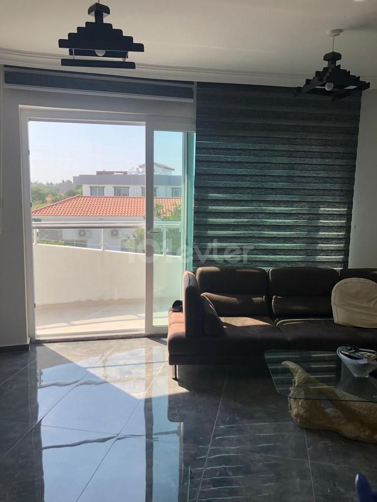 IN KYRENIA KARAOGLANOGLU N DA LU LLOGARA PENTHOUSE 1 + 1 WOHNUNG ZU VERKAUFEN ** 