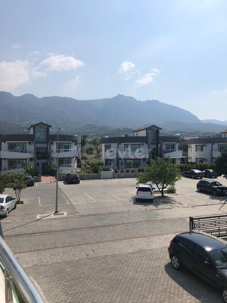 IN KYRENIA KARAOGLANOGLU N DA LU LLOGARA PENTHOUSE 1 + 1 WOHNUNG ZU VERKAUFEN ** 