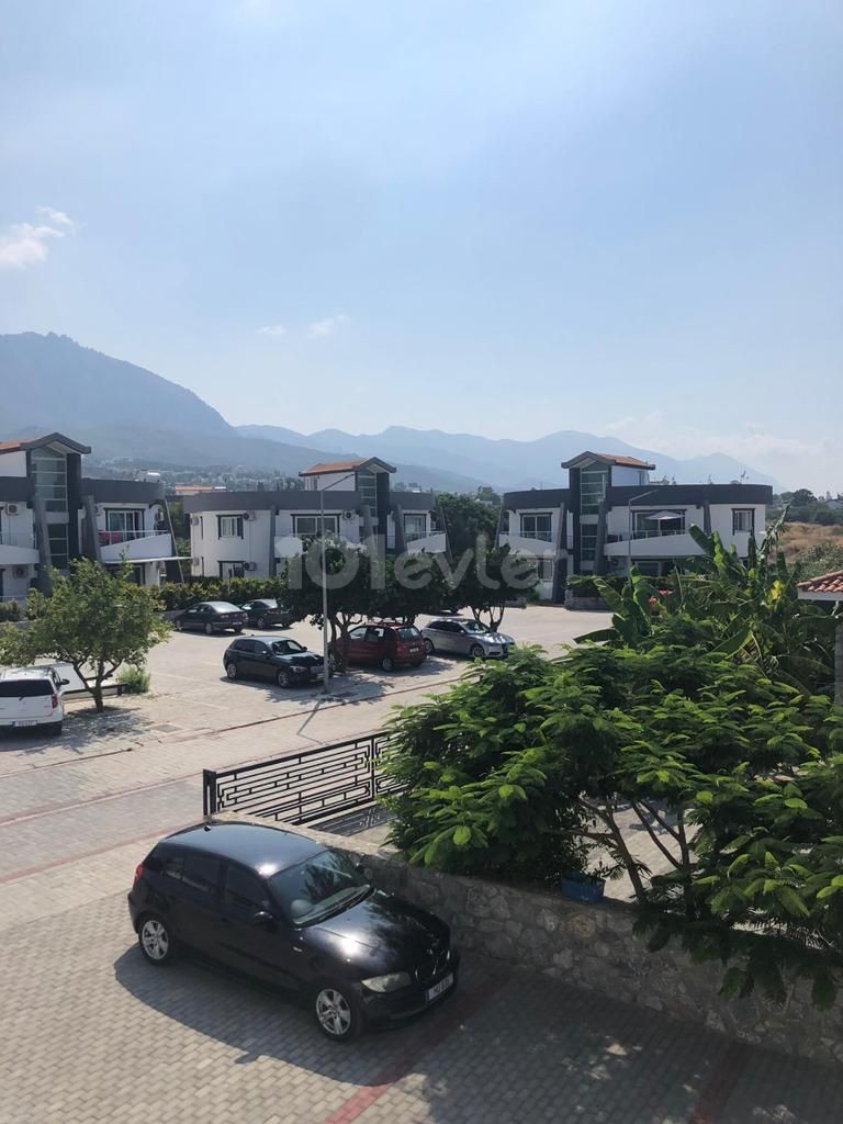 IN KYRENIA KARAOGLANOGLU N DA LU LLOGARA PENTHOUSE 1 + 1 WOHNUNG ZU VERKAUFEN ** 