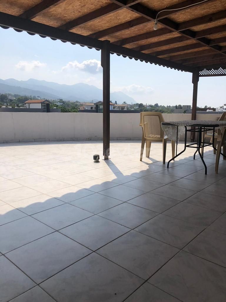 IN KYRENIA KARAOGLANOGLU N DA LU LLOGARA PENTHOUSE 1 + 1 WOHNUNG ZU VERKAUFEN ** 