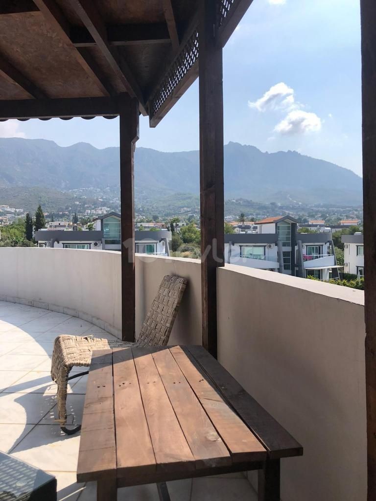 IN KYRENIA KARAOGLANOGLU N DA LU LLOGARA PENTHOUSE 1 + 1 WOHNUNG ZU VERKAUFEN ** 