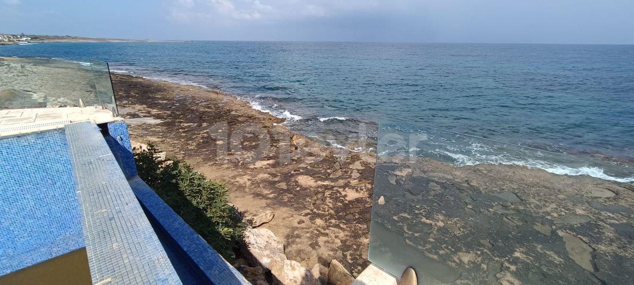 3+1 VILLA MIT PRIVATEM POOL DIREKT AM MEER IN KYRENIA KARSIYAKA ** 