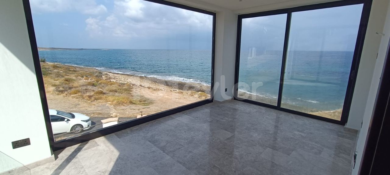 3+1 VILLA MIT PRIVATEM POOL DIREKT AM MEER IN KYRENIA KARSIYAKA ** 