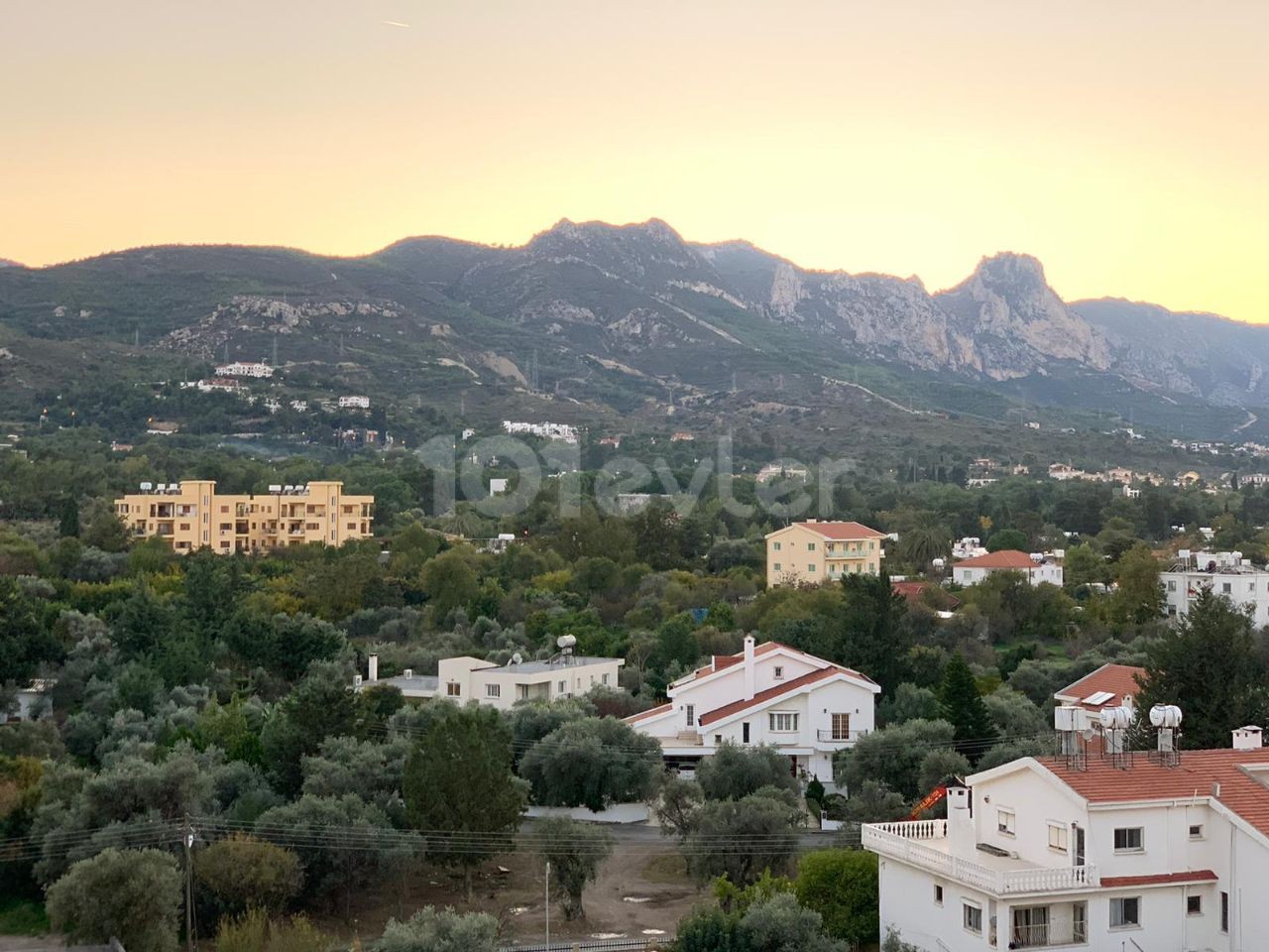 KYRENIA DE LUX 2 + 1 FULLY FURNISHED APARTMENT FOR RENT ** 