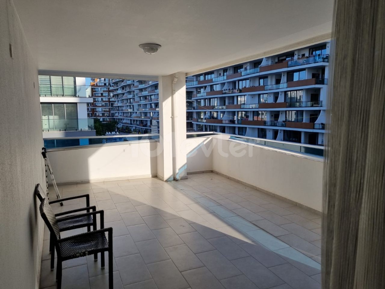 GİRNE MERKEZ'DE LUX 2+1 BÜYÜK BALKON KİRALIK DAİRE