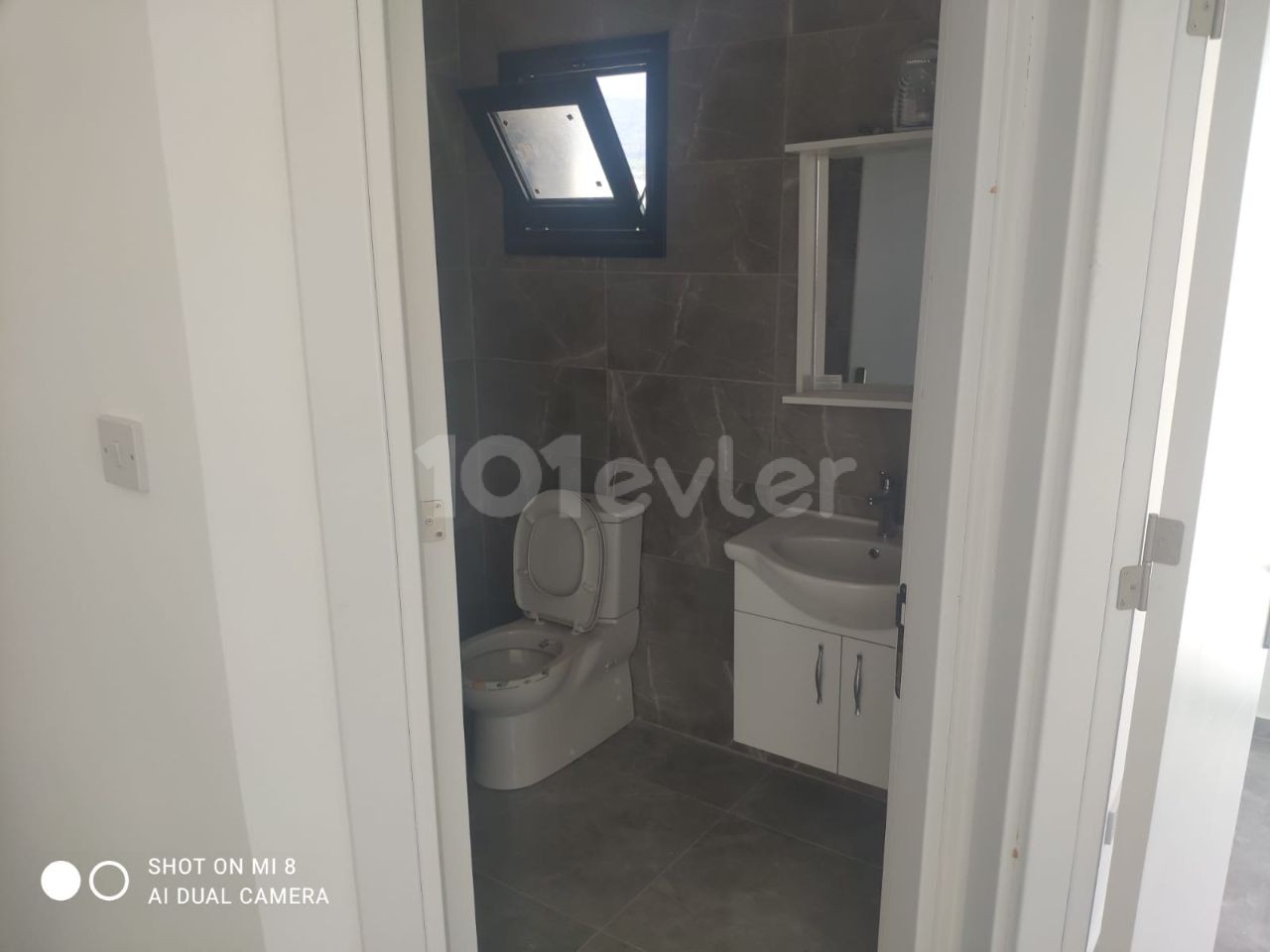 IN KYRENIA KARAOGLANOGLUN DA LU ① 1+1 WOHNUNG MIT POOL ZU VERMIETEN ** 