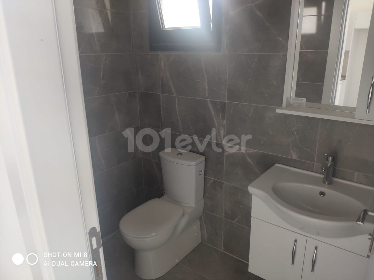 IN KYRENIA KARAOGLANOGLUN DA LU ① 1+1 WOHNUNG MIT POOL ZU VERMIETEN ** 