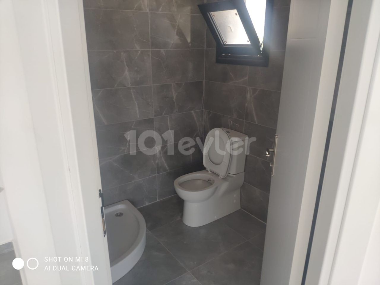 IN KYRENIA KARAOGLANOGLUN DA LU ① 1+1 WOHNUNG MIT POOL ZU VERMIETEN ** 