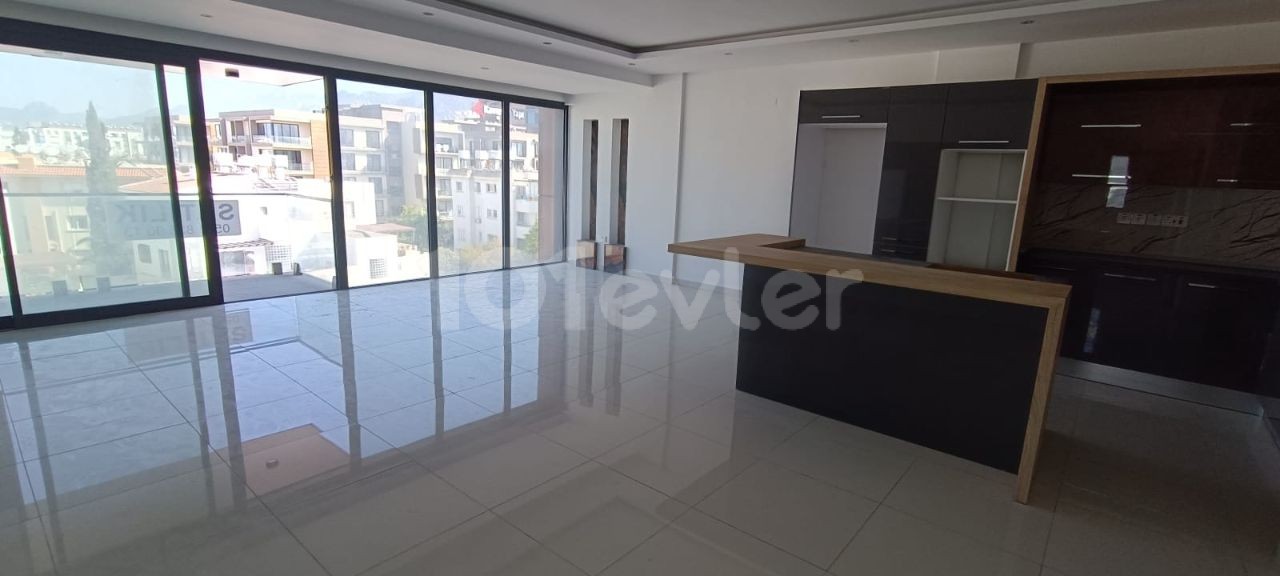 GİRNE YENİ LİMAN BÖLGESİNDE 3+1 LUX SATILIK DAİRE