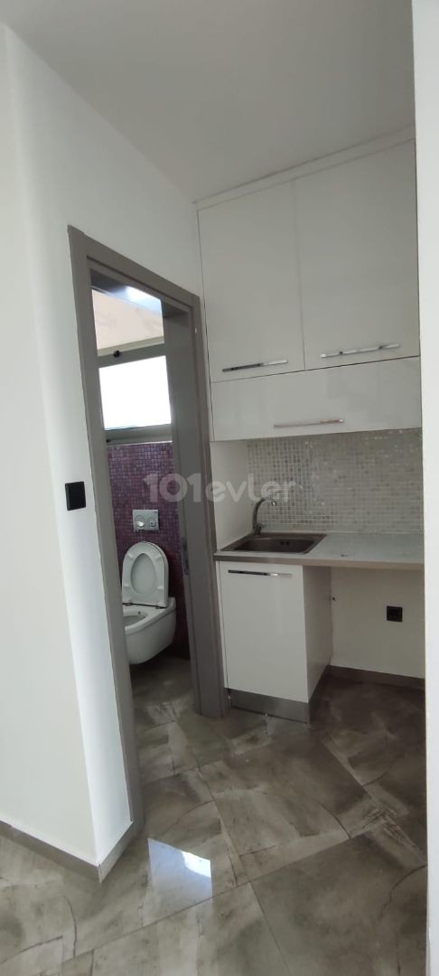 GİRNE MERKEZ'DE  60 M2 DÜKKAN KİRALIK DAİRE