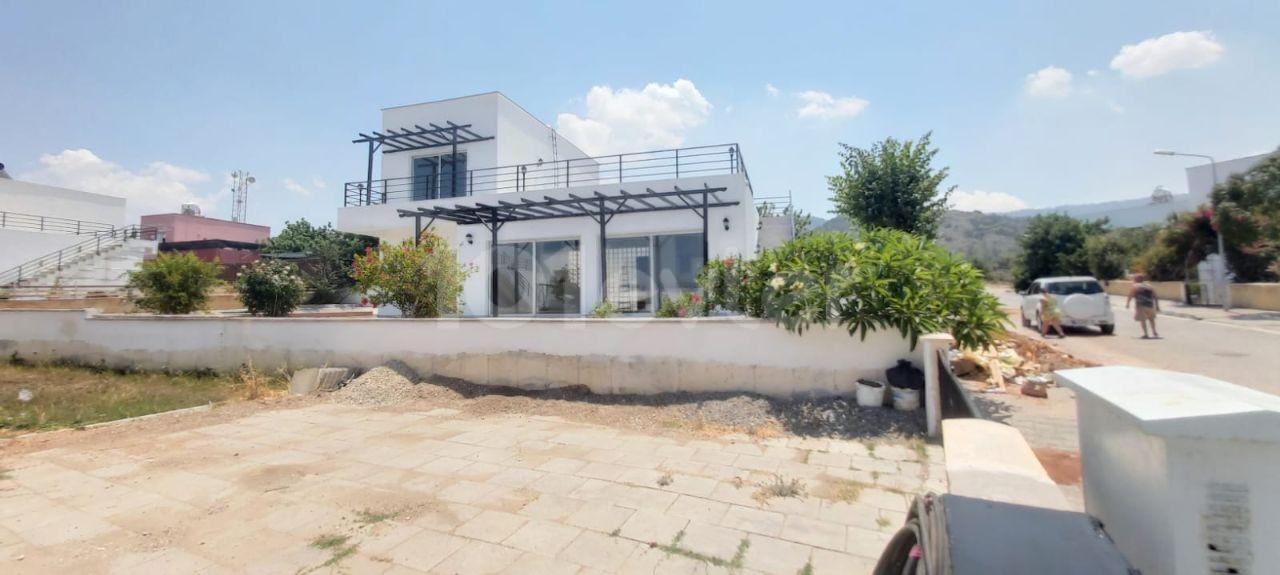 3+1 VILLA ZU VERKAUFEN MIT ERSTAUNLICHEM MEERBLICK IN DER REGION GIRNE BAHÇELİ