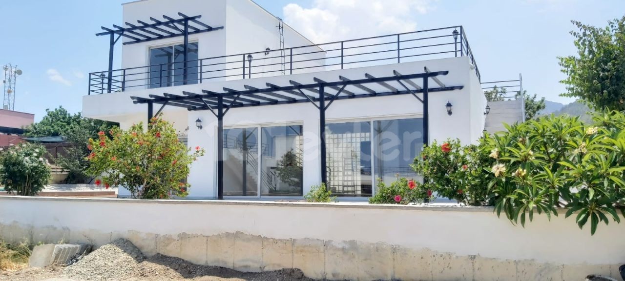 3+1 VILLA ZU VERKAUFEN MIT ERSTAUNLICHEM MEERBLICK IN DER REGION GIRNE BAHÇELİ