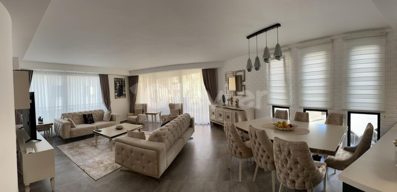 LUXURIOUS FURNISHED 2+1 APARTMENT IN THE COMFORT OF HOTEL IN A LUXURIOUS COMPLEX IN KYRENIA CENTER