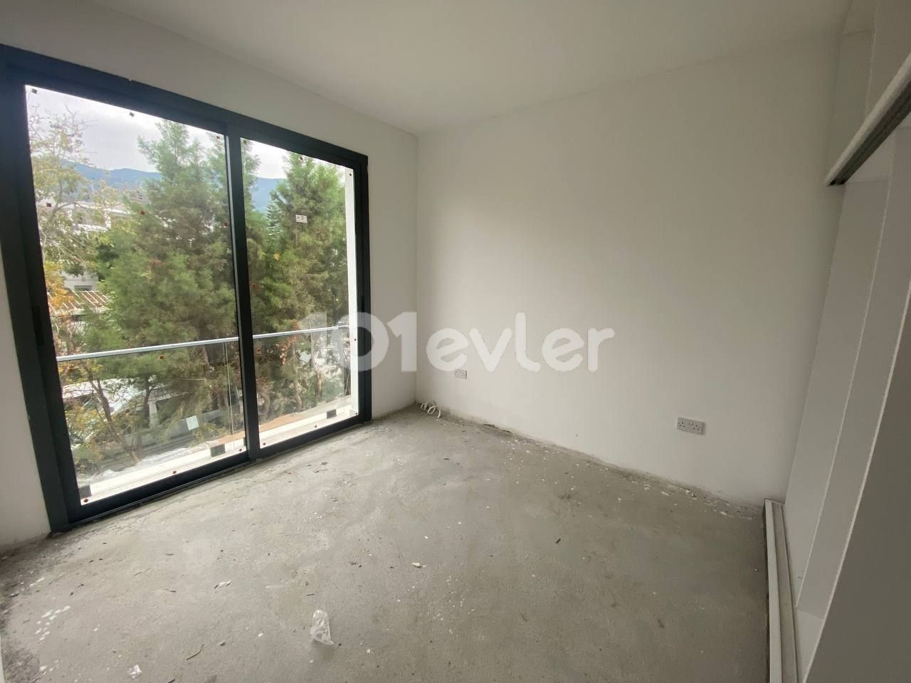 GİRNE ALSANCAK'TA YENİ LÜKS 3+1 SATILIK DAİRE