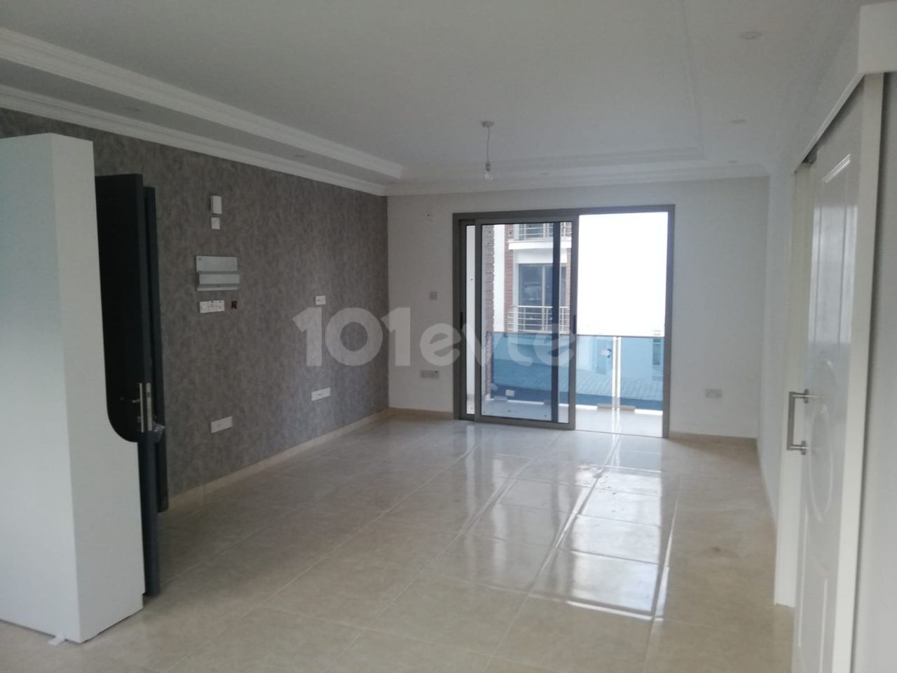 2+1 85m2 WOHNUNG IN ALSANCAK, KYRENIA