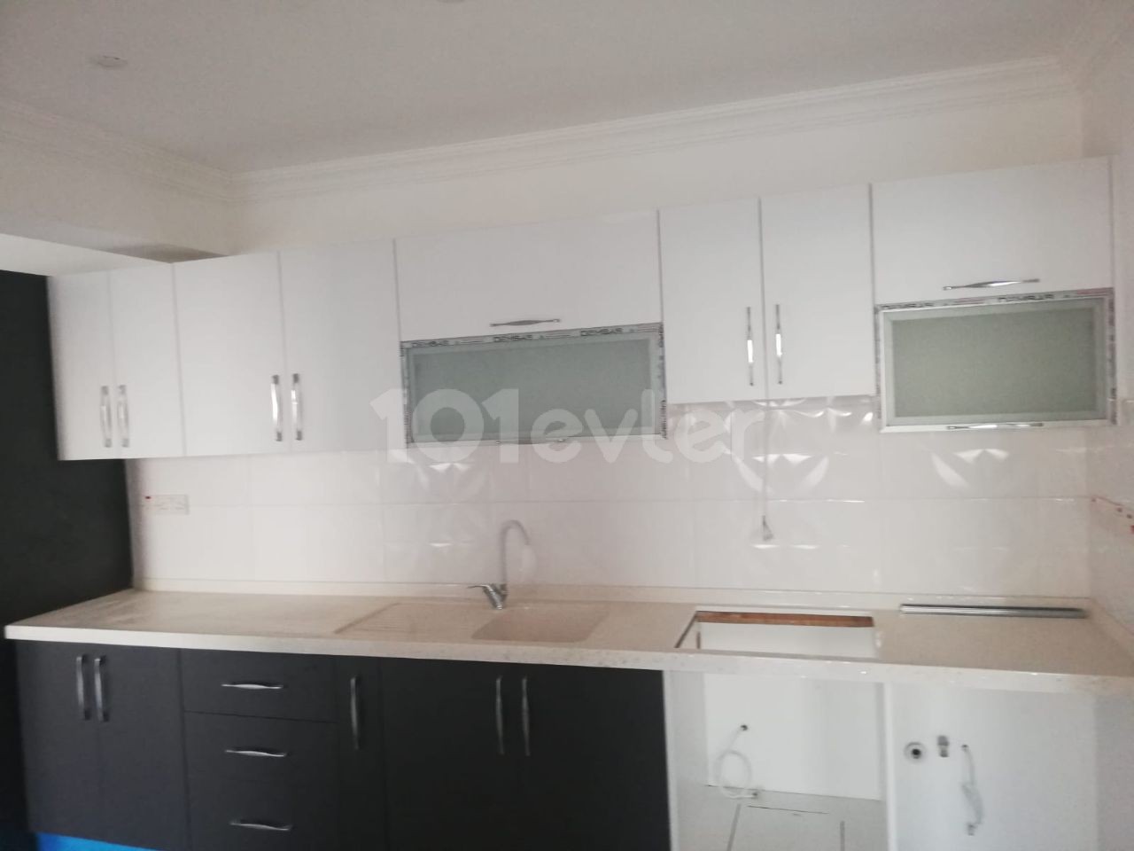 2+1 85m2 FLAT FOR SALE IN ALSANCAK, KYRENIA