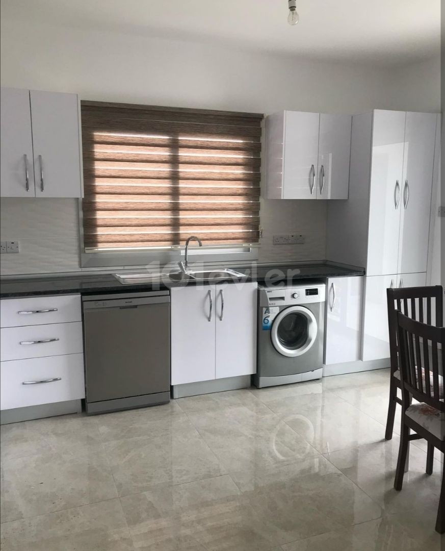 GİRNE MERKEZDE  EŞYALI 2+1 DAİRE